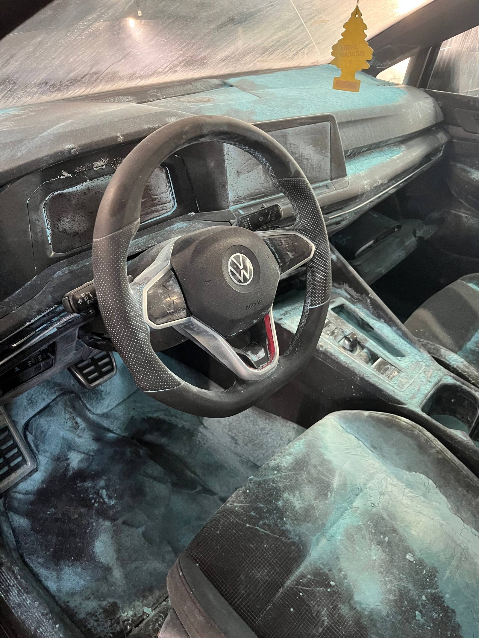 Automobilio salonas prieš detailing