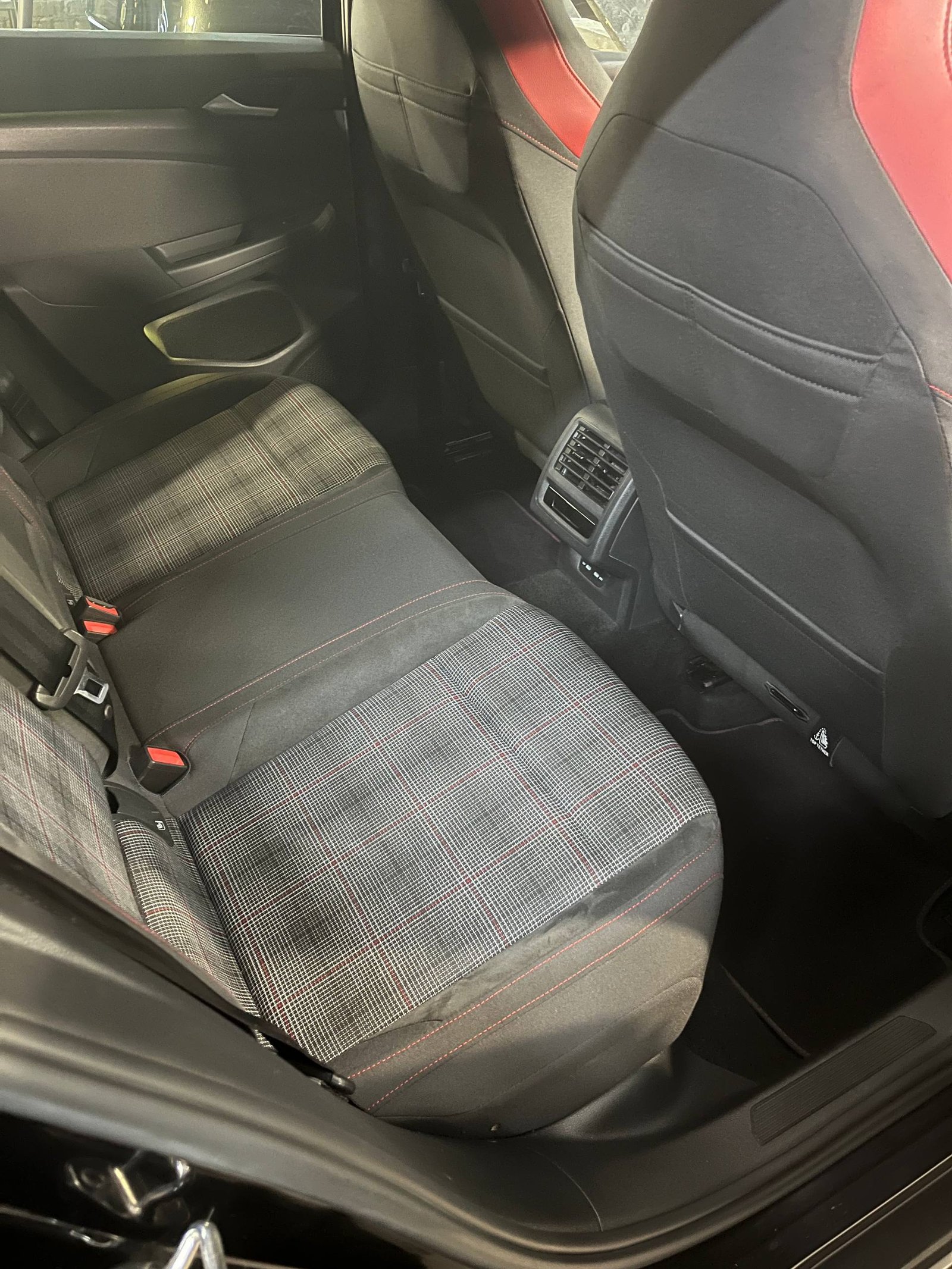 Automobilio salonas po detailing