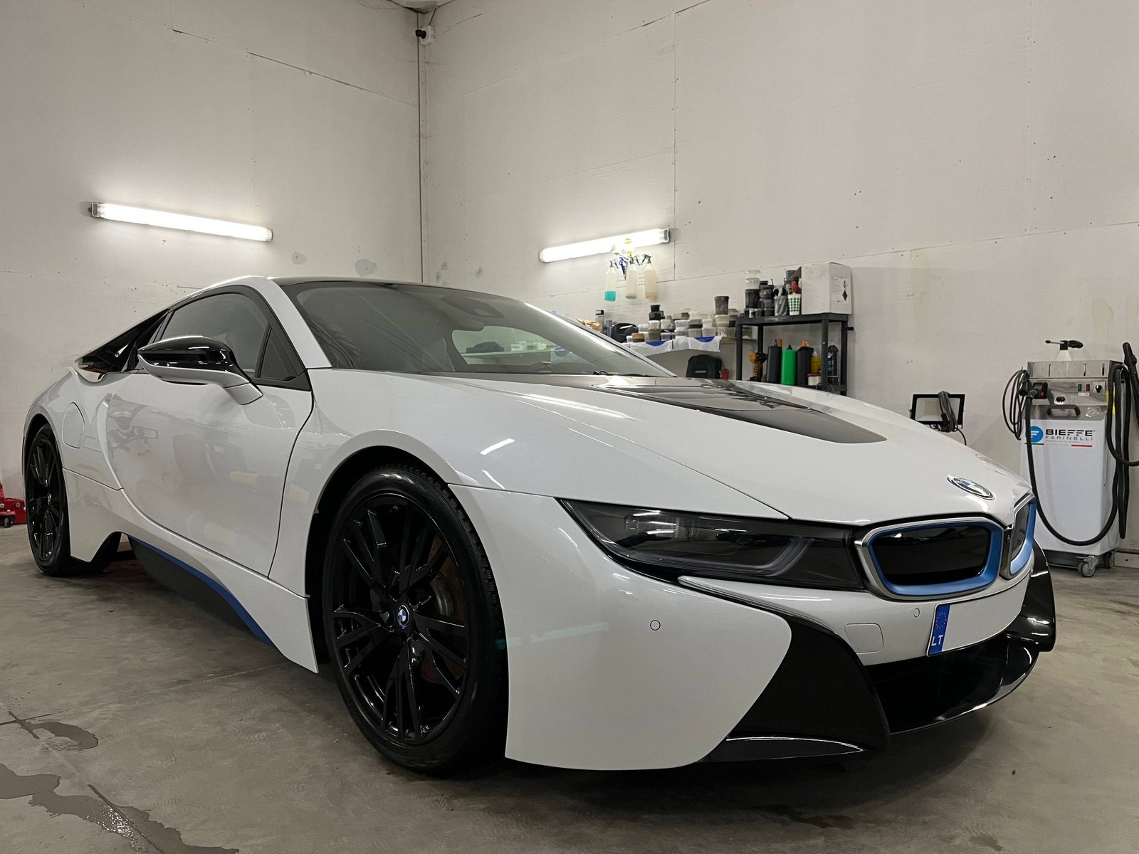 BMW i8